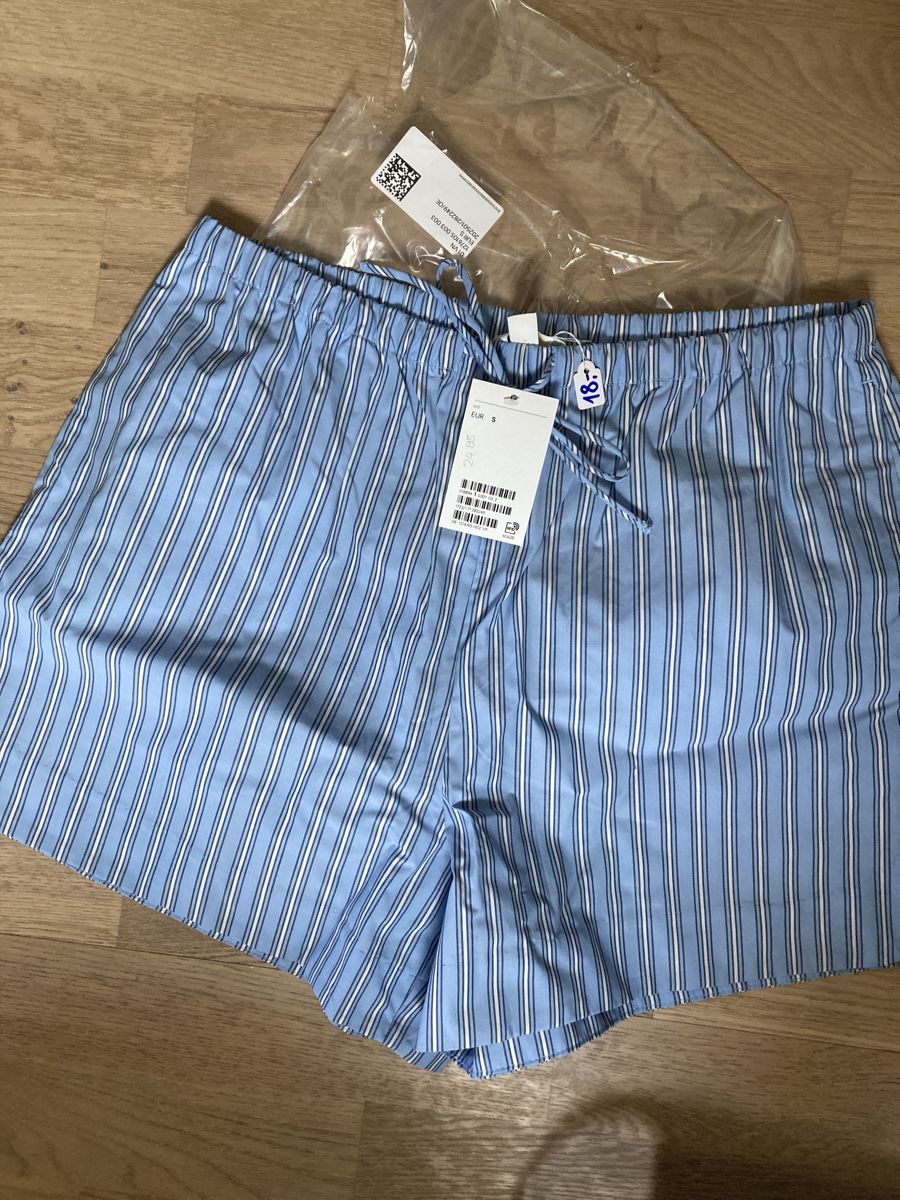 H&M Pantaloni: Shorts h&m Gr.S neu mit Etikett – Nuovo e nell'imballaggio originale da Kefikon ZH venduto da Klukka97