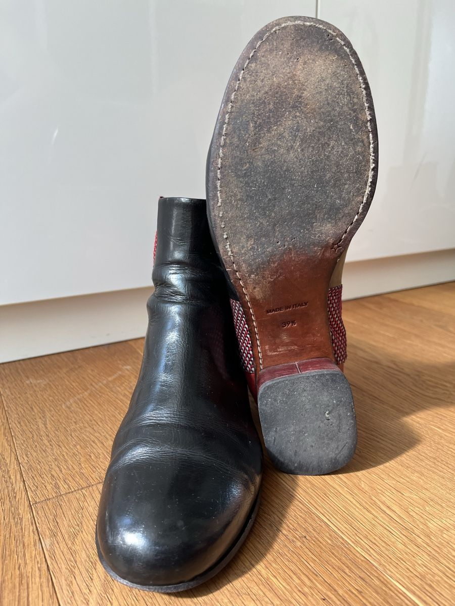 Scarpe da donna: Stiefeletten schwarz Leder rot Stoff Grösse 38 – Usato da Liebefeld venduto da easyco 3