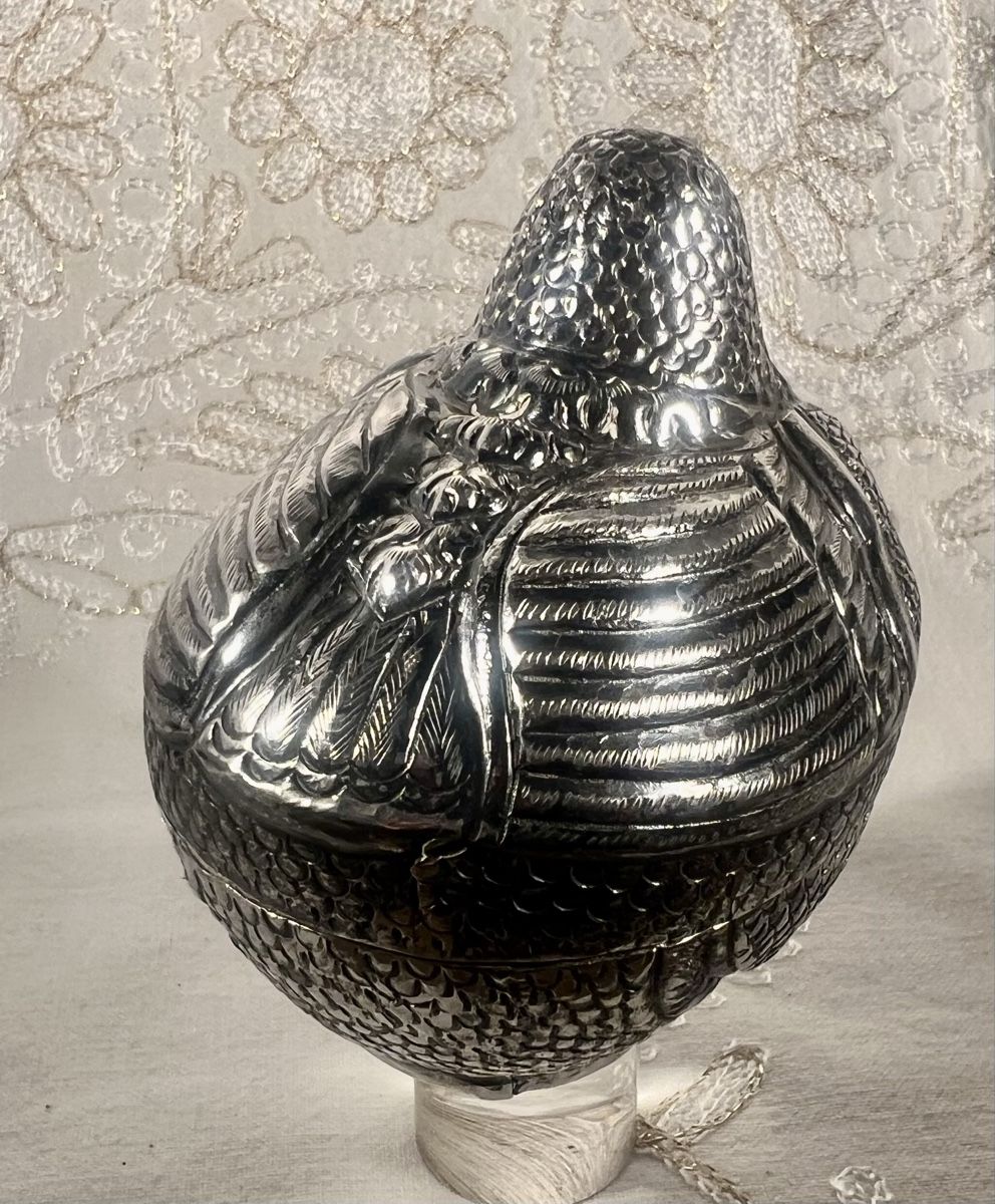 Dosen: Ancienne boîte à bétel Cambodge forme poule argent – Gebraucht aus Genève von DELIRBEADS 4