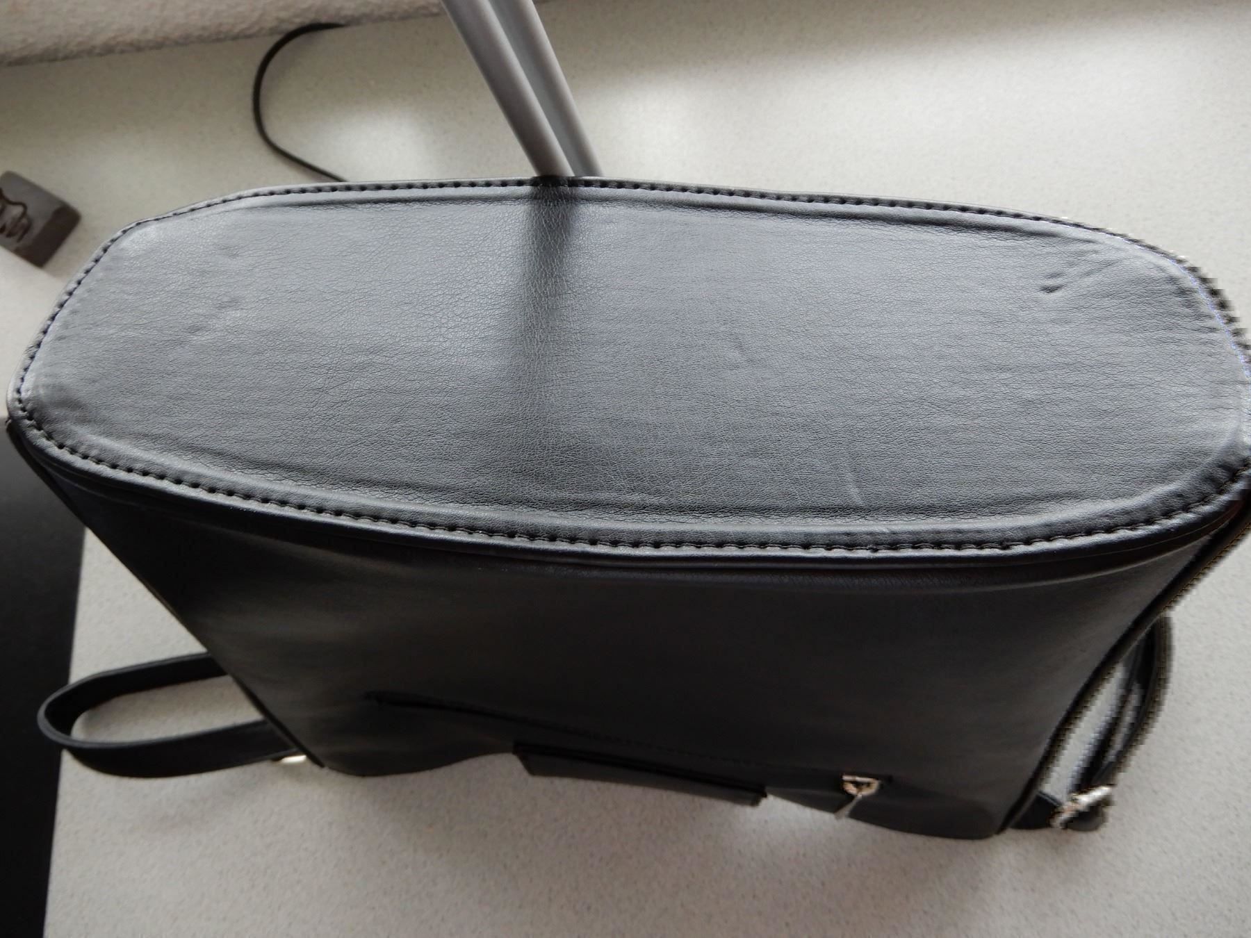 Taschen für Damen: Lederhandtasche Made in Italy, schwarz – Gebraucht aus Burgdorf von Liss 3