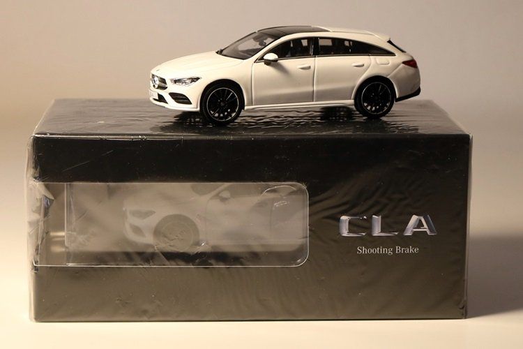 Mercedes-Benz Modellini d'auto: Mercedes - Benz CLA Shooting Brake – Nuovo e nell'imballaggio originale da Bex venduto da Smallcar