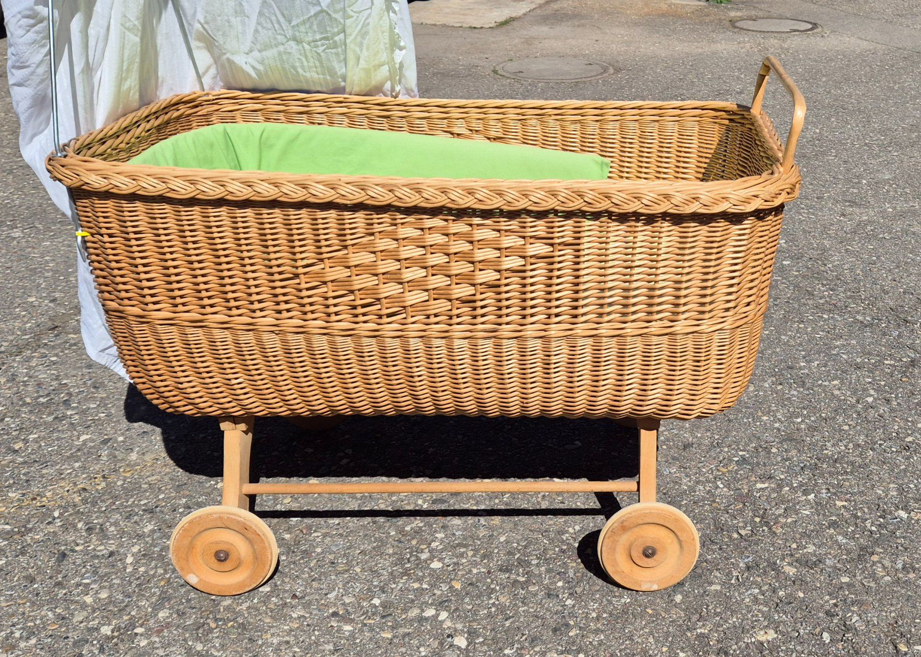 Berceaux: wunderschöner vintage Weidenkorb - Stubenwagen – D'occasion à Neerach par SilliS 1