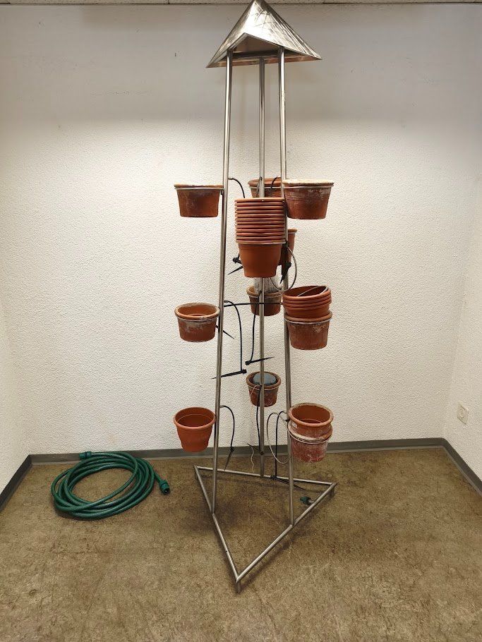 Altro per la casa: Tri pots Eigenständige Pflanzenständer mit Bewässerung – Usato da Toffen venduto da Immo-Erben