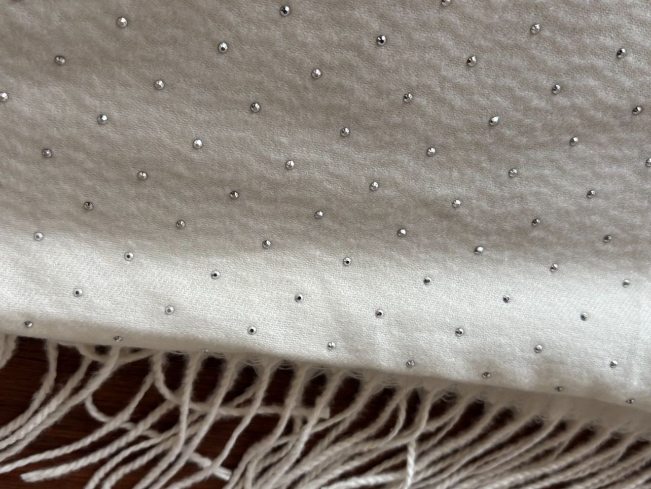 Foulard & Sciarpe: Schal mit Silber Punkten, NEU, 100 % Viscose – Usato da schmerikon venduto da nicole091 1