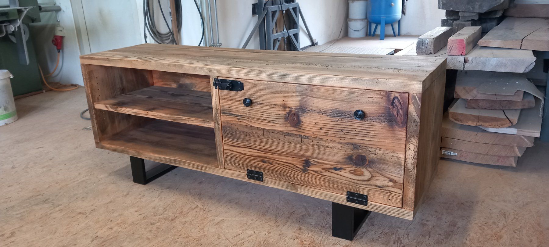 TV Möbel: Sideboard aus  Schweizer Altholz Fichte 160cm – Neu (gemäss Beschreibung) aus Altishofen von Rossi464