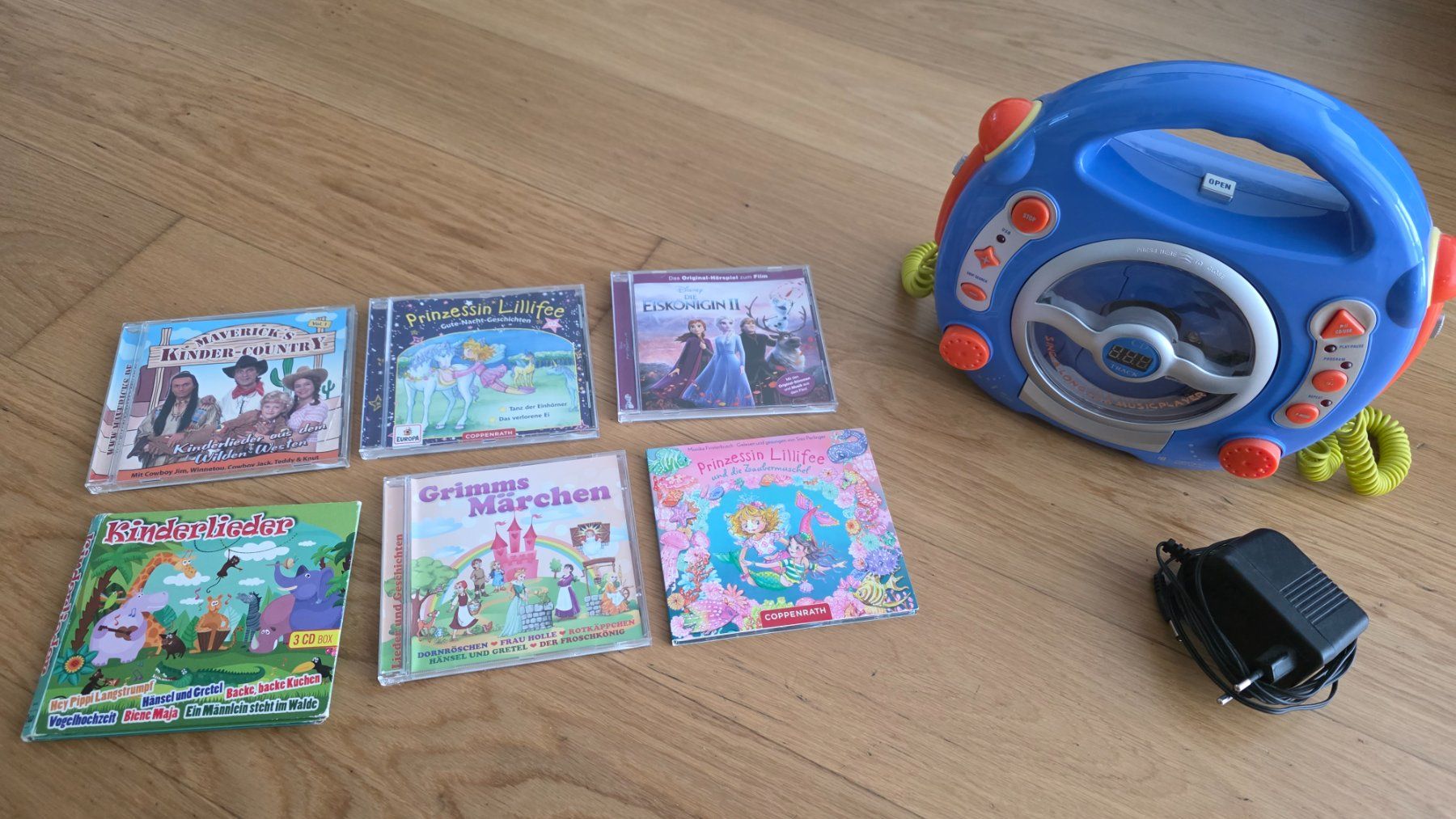 Lettore multimediale portatile: Kinder CD-Player mit Mikrofonen + 6 CDs – Usato da Niederhasli venduto da RTL2014 3