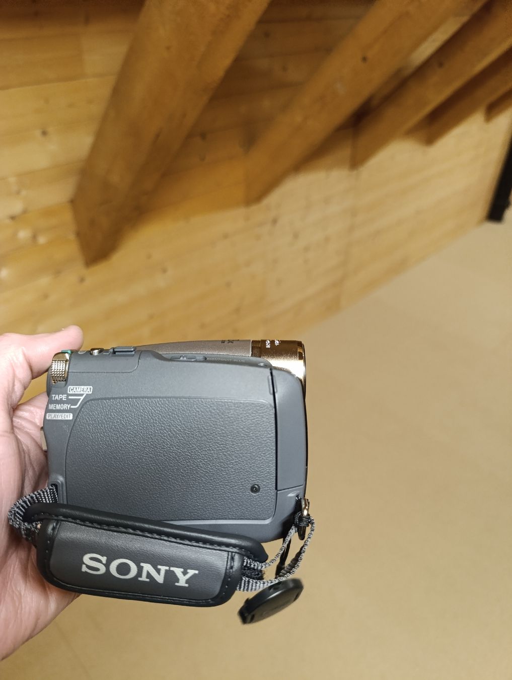 Sony Videocamere: Sony Handycam DCR-HC48 – Nuovo (secondo la descrizione) da Stäfa venduto da Phenomenom 2