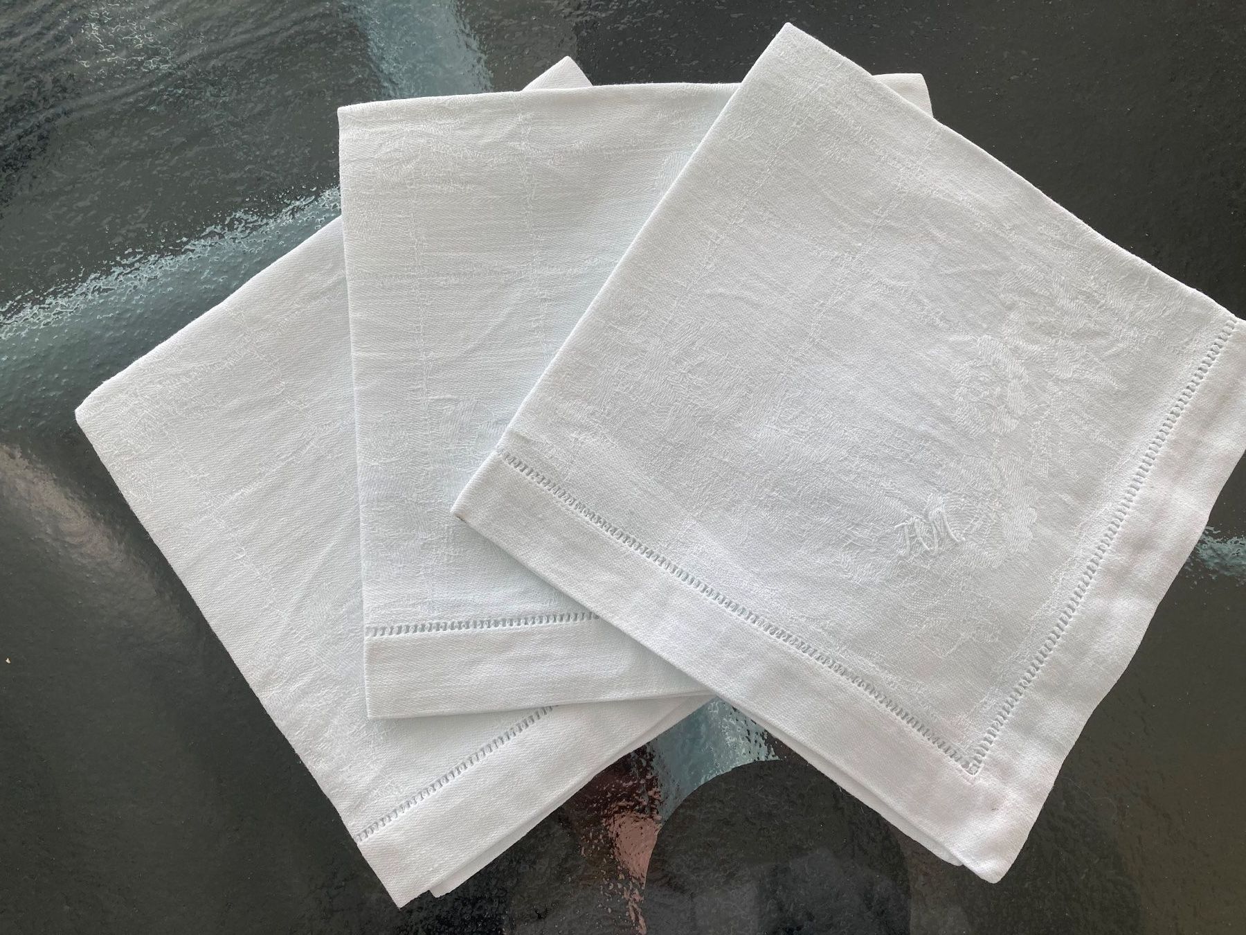 Tovaglioli: 3x SERVIETTEN LEINEN HANDARBEIT mit MONOGRAMM, ALT, TOP! – Usato da Zürich venduto da dolcicaramelle2