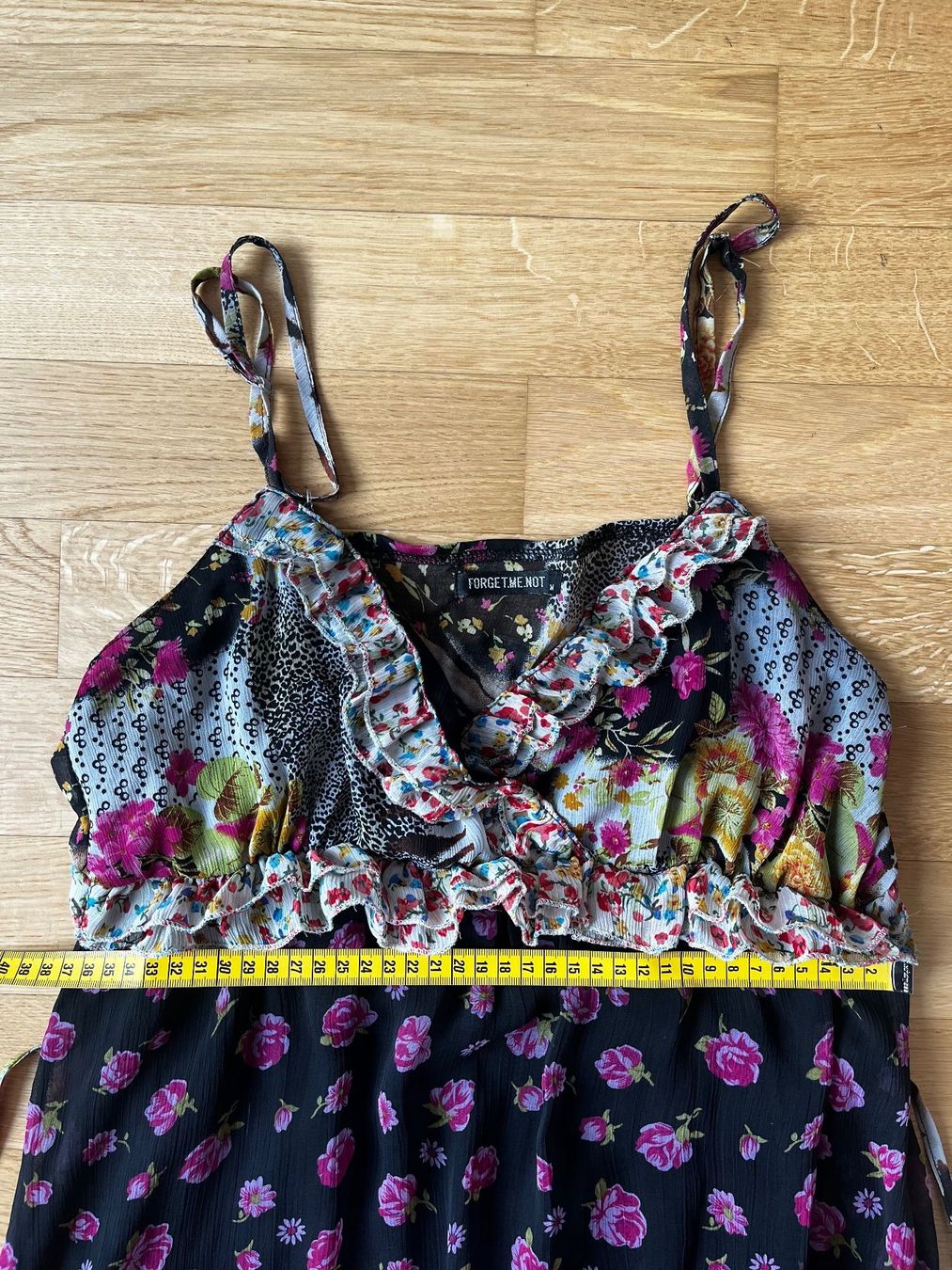 Kleider: Robe légère avec motifs de fleurs – Gebraucht aus La Tour-de-Trême von lol_85kj 2