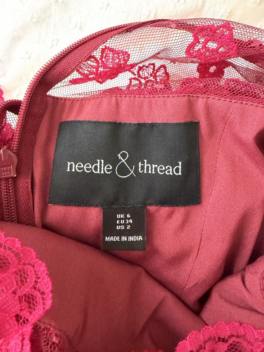 Robes: Needle & Thread Kleid, Gr. 34, Beerenton, Spitze, Neu! – Neuf (Voir description) à Winterthur par marisole4 7