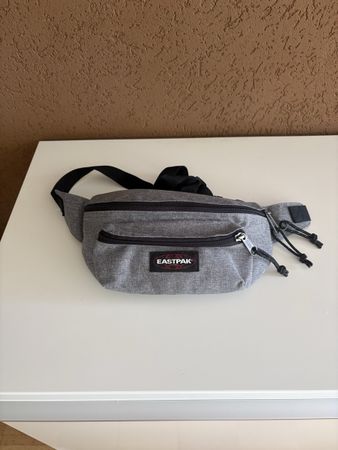Sac banane Eastpak gris bon état