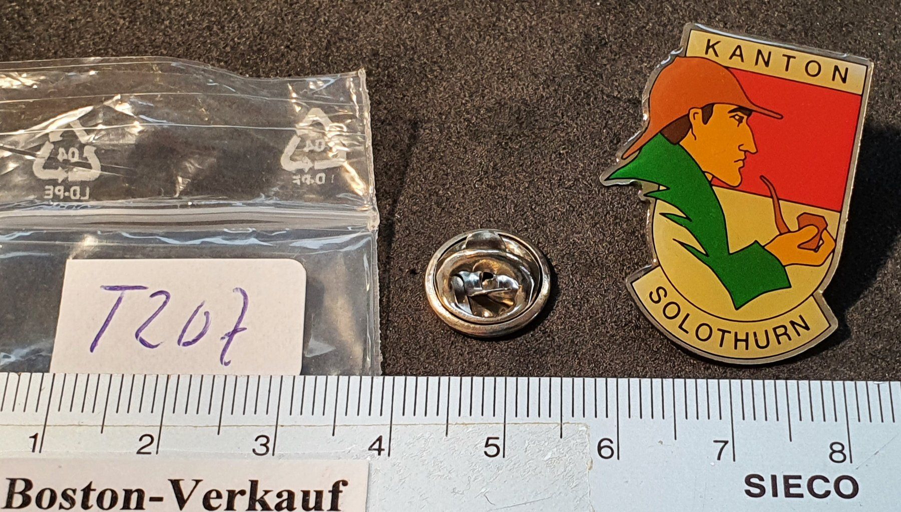 Placchette & Badge: T207 - Pin Sherlock Holmes Solothurns mit Pfeife – Usato da Reinach BL venduto da Boston-Verkauf 1