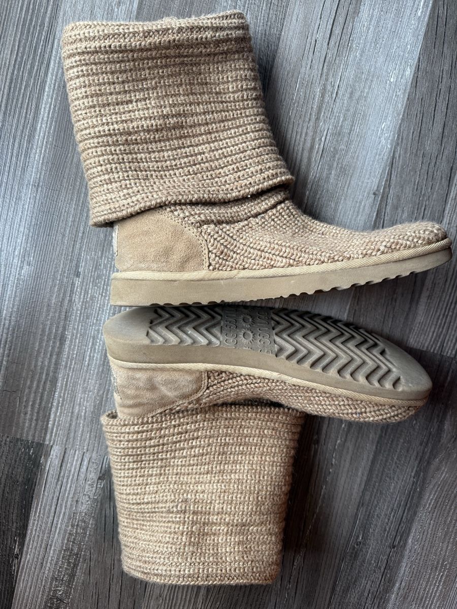 Ugg Scarpe da donna: Bottes UGG en tricot beige, taille 40 – Usato da Monthey venduto da Joseph-29 4
