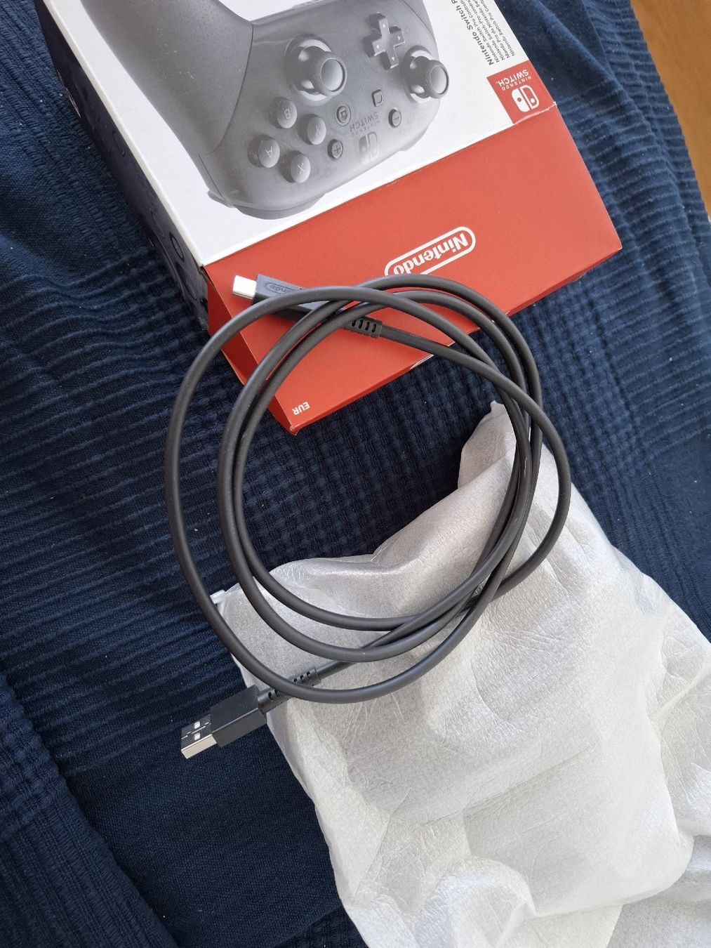 Nintendo Consoles: Nintendo Switch Pro Controller schwarz neuwertig – Neuf (Voir description) à Dübendorf par MO_c6hy 3
