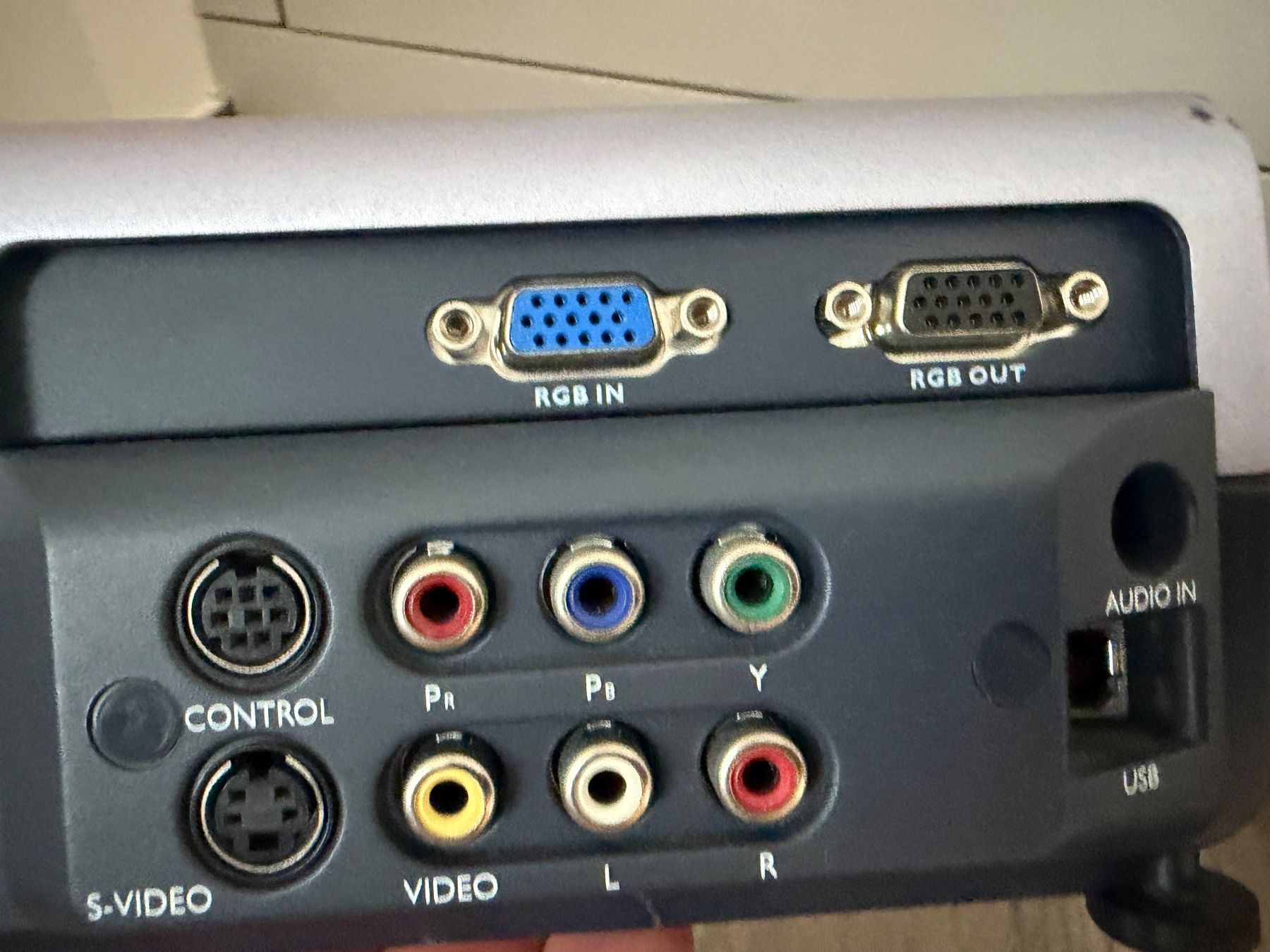 BenQ Proiettori: BENQ DP8220 + ZINWELL PRO V+ TV – Usato da Horgen venduto da Auction-Kings 4