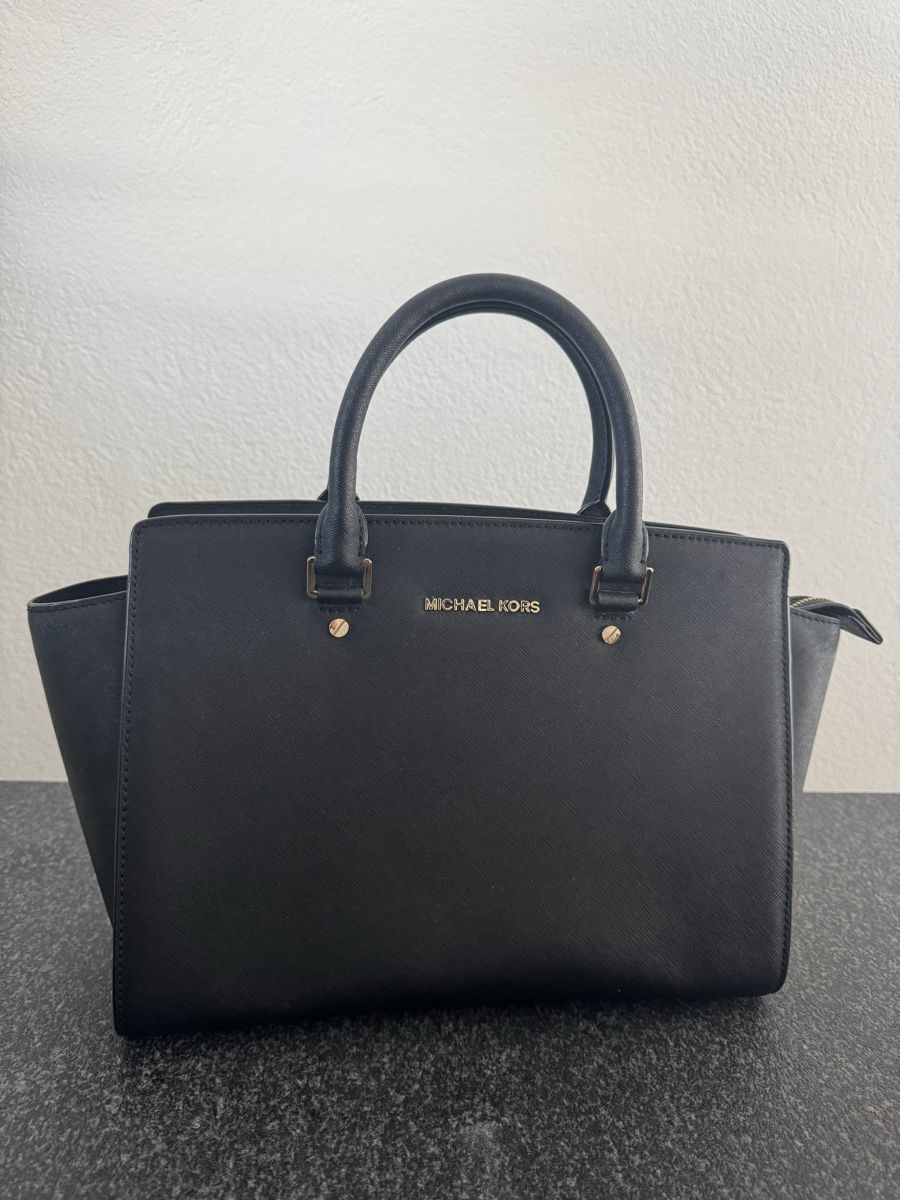 Michael Kors Borse da donna: Michael Kors Tasche Selma, schwarz/gold – Usato da Otelfingen venduto da Flower-Power20