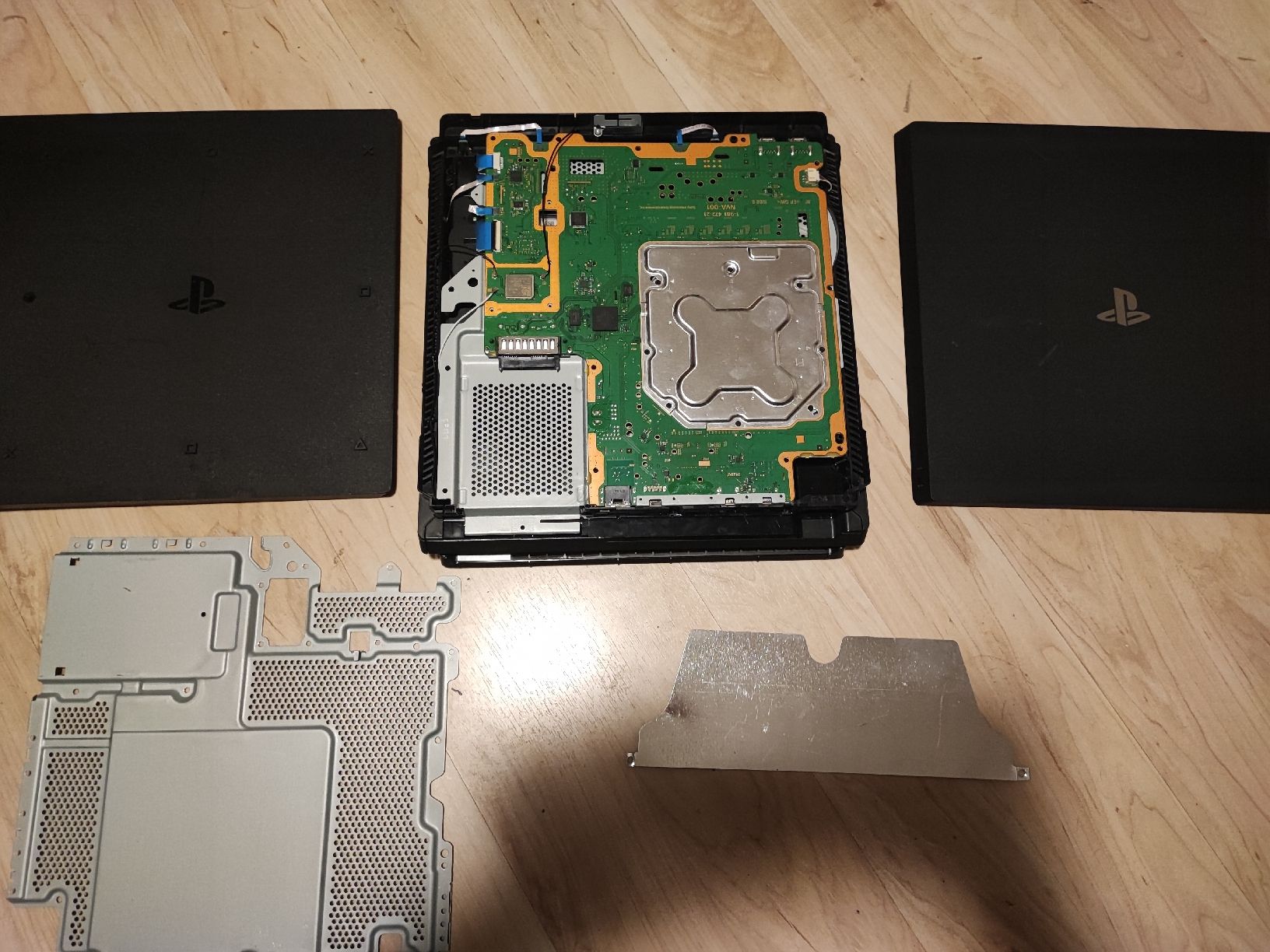 Sony Console: Sony PlayStation 4 Pro  Ersatzteile – Difettoso da Elsau venduto da kap_pdr8 6