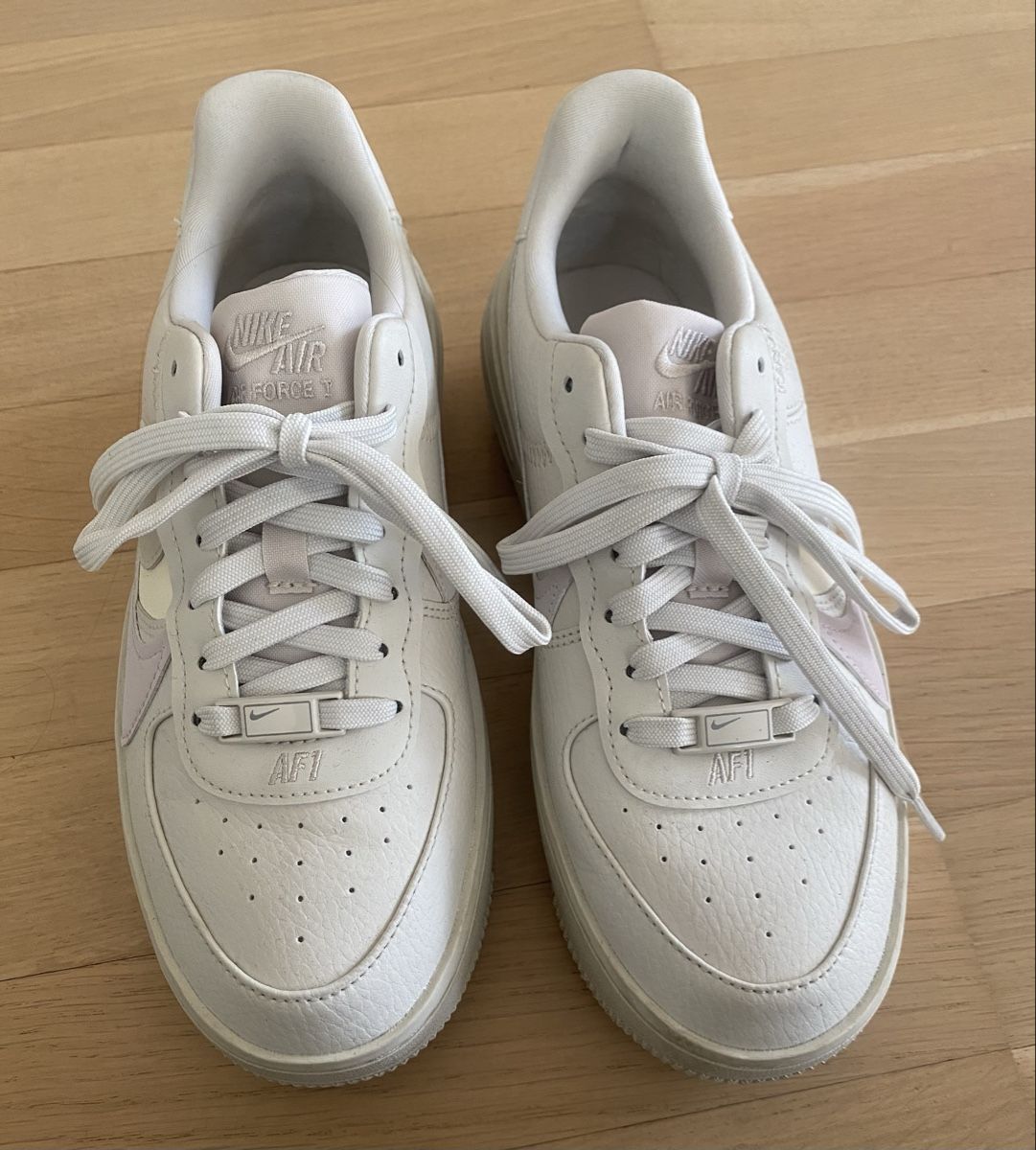 Nike Damenschuhe: Nike Air Force 1, Grösse 37.5 – Neu (gemäss Beschreibung) aus Zuchwil von patriziatr