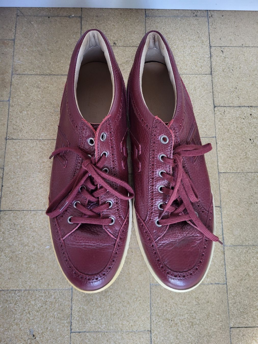 Hogan Scarpe da uomo: Hogan Sneakers – Usato da Zweisimmen venduto da Adorable