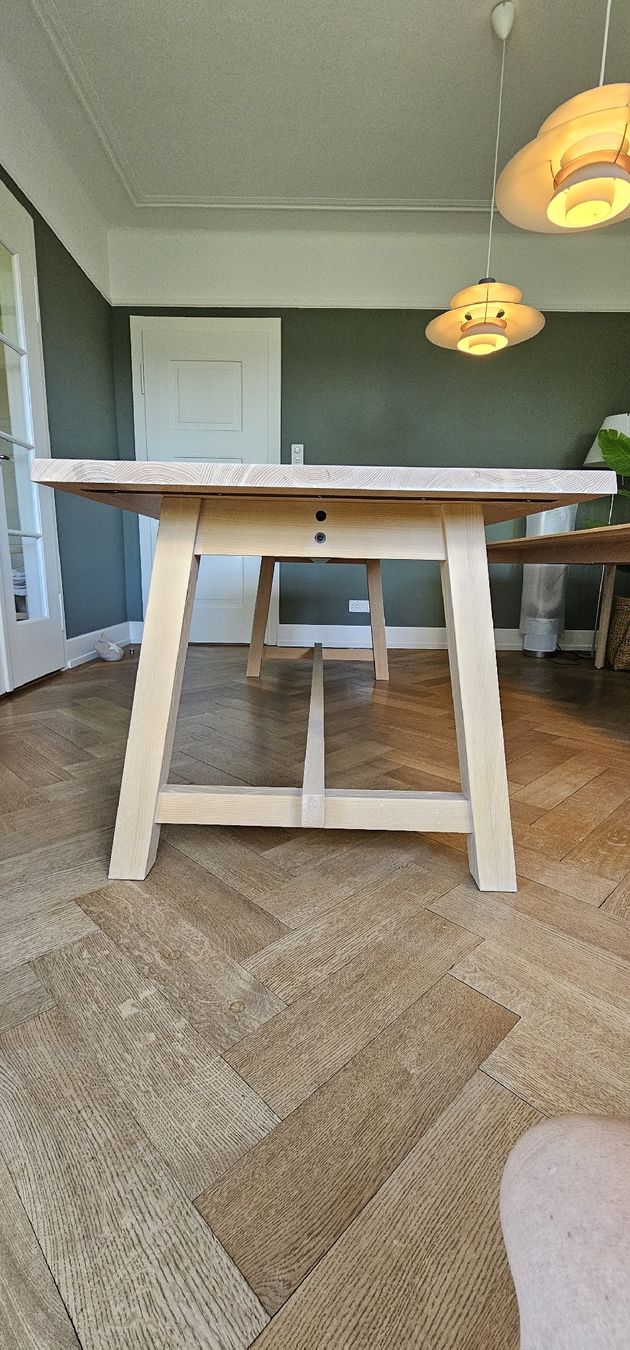 Tavoli: Tisch Janua Cantina 02 Esche – Usato da Zürich venduto da Lberlinger 1