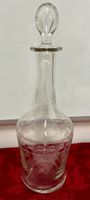 Belle carafe en verre gravée