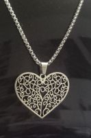 Collana con ciondolo a cuore traforato in acciaio inox 