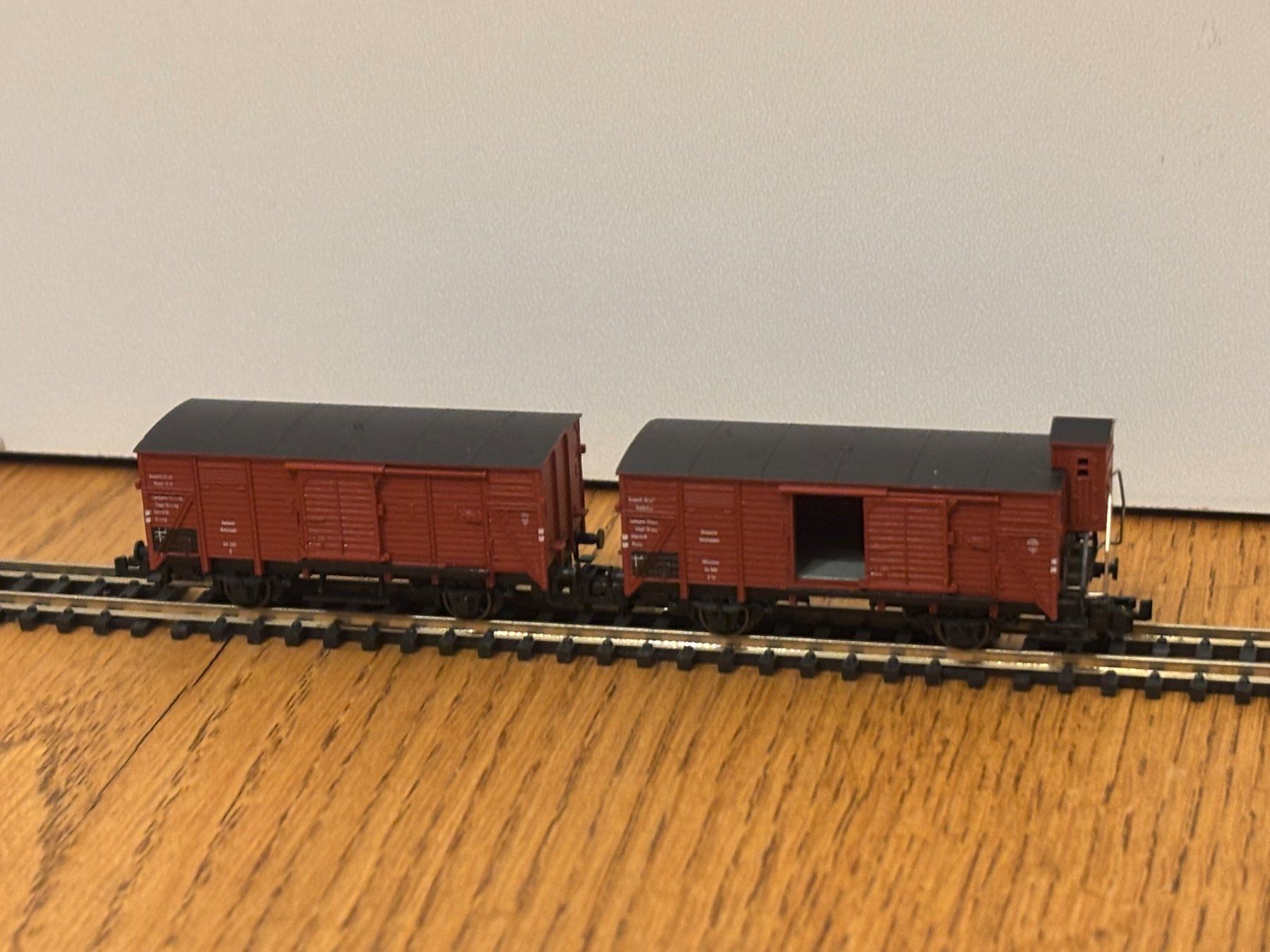 Modellini di ferrovie: e1841: 2 Güterwagen (Spur N) – Nuovo (secondo la descrizione) da Birsfelden venduto da Birs_25 4