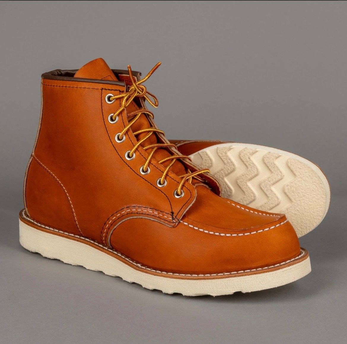 Red Wing Herrenschuhe: Red Wing Moc Toe 875 Oro Legacy US7.5 – Neu und originalverpackt aus Wallisellen von WATCHISSIMO