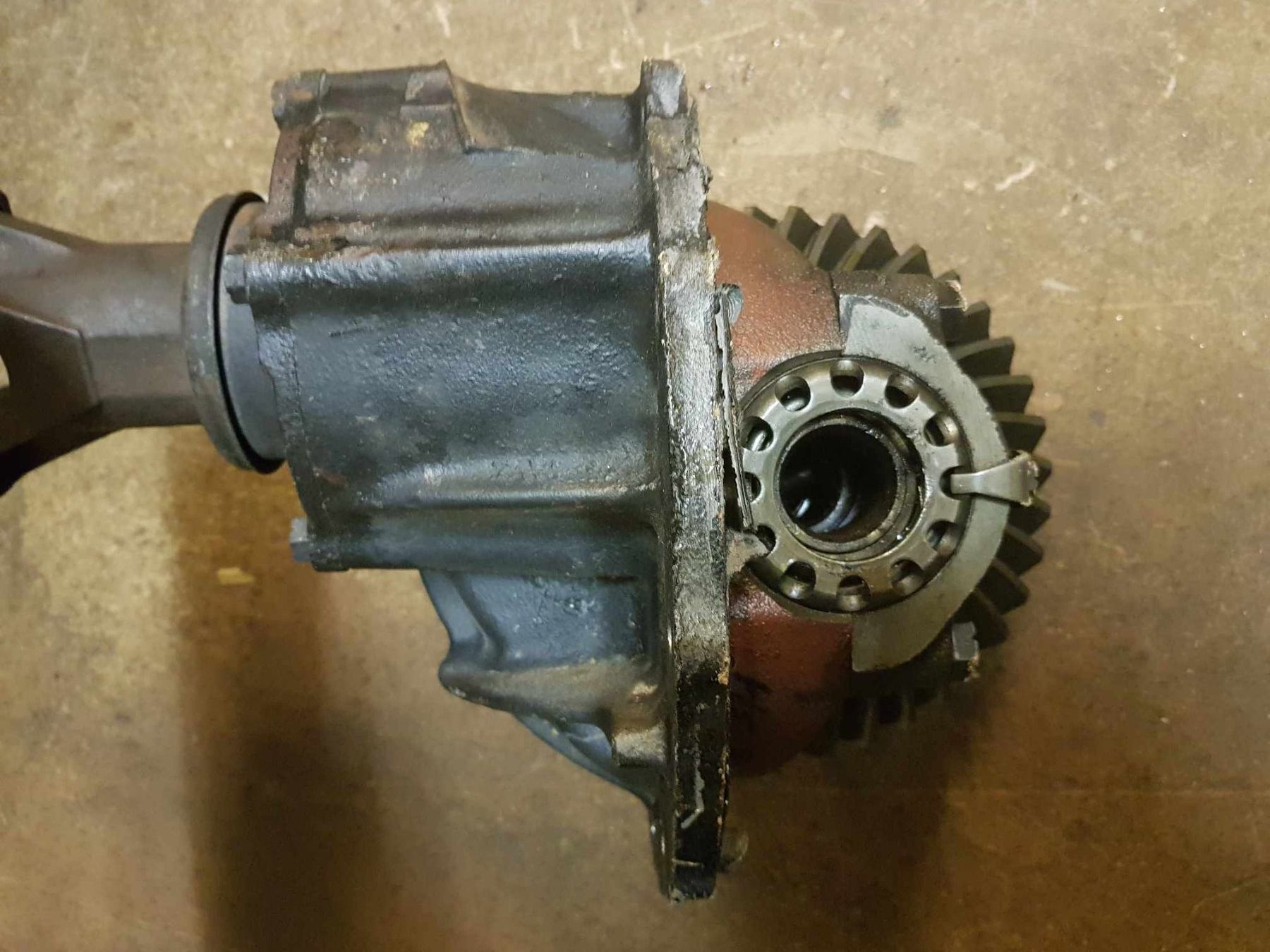 Ford Tutti pezzi di ricambio auto: Ford Hinterachs Differenzial – Usato da Niedergösgen venduto da usc_2h5n 1