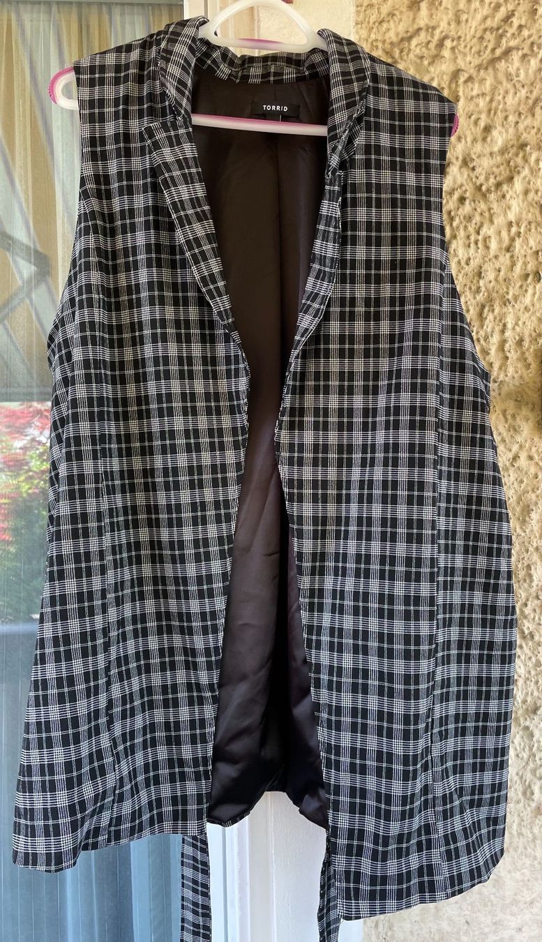 Gilets & Westen: Modische Weste der Marke Torrid – Neu (gemäss Beschreibung) aus Dottikon von Maui-wowie 4
