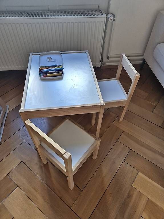 Stühle: Maltisch Kleinkinder  + 2 Stühle – Gebraucht aus Basel von jul_hr8h