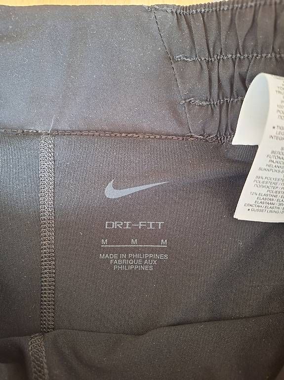 Pantalons: Nike Shorts – D'occasion à Frutigen par elle_nnam 1