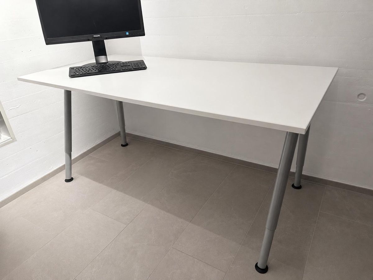 Schreibtische: IKEA Trotten Desk 160x80 – Neu (gemäss Beschreibung) aus Stäfa von Tulkkas