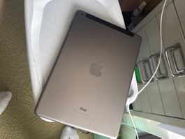 Ipad Air - A1475 - icloude - Display gut!!!