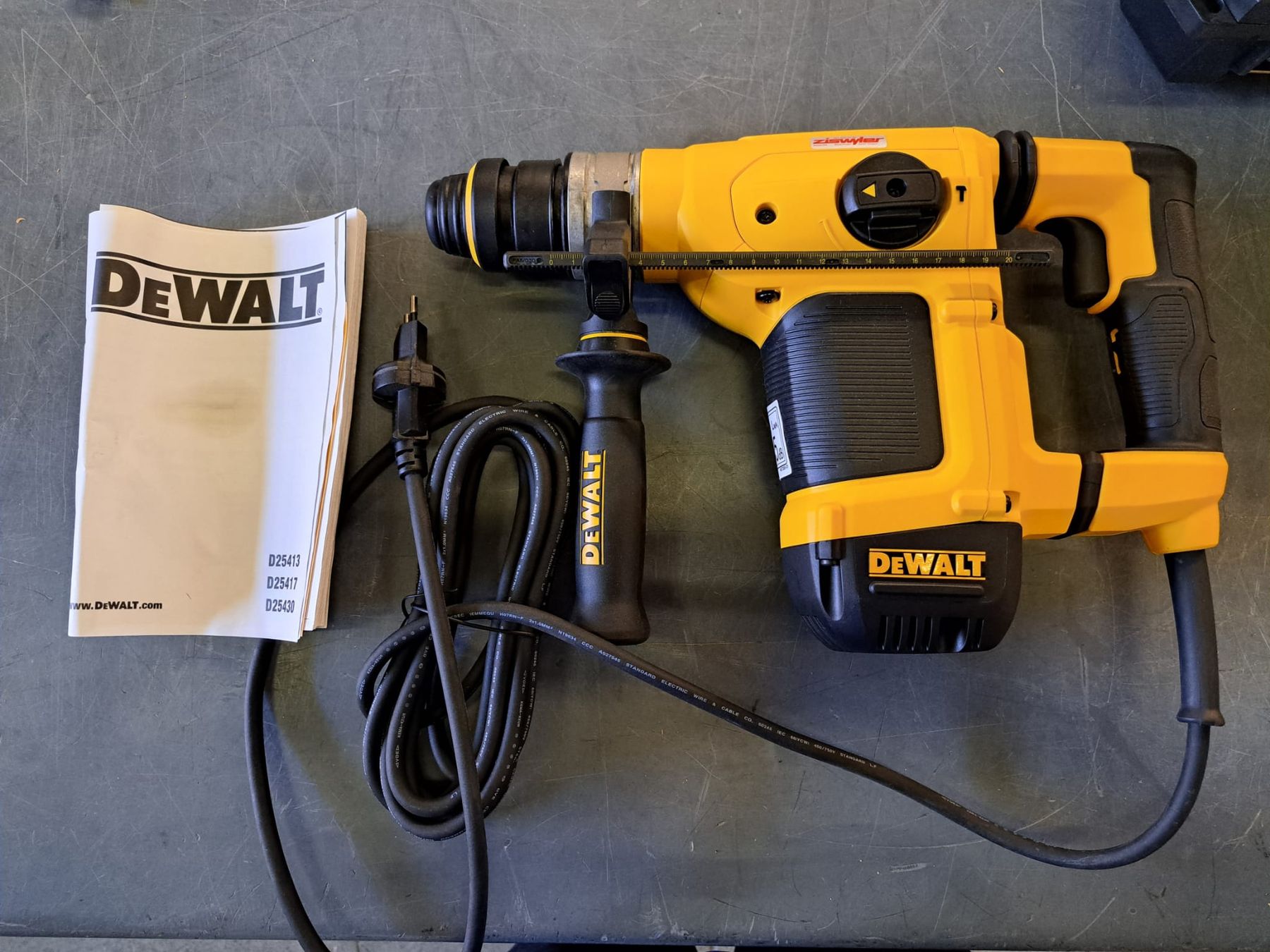 Dewalt Trapani: DeWalt D25430K Spitzhammer - SDS plus, Unbenutzt – Nuovo e nell'imballaggio originale da Ebikon venduto da inf_9pqv