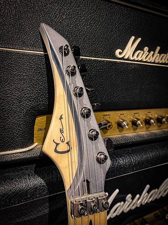 Musikinstrumente: CEM Guitars Polaris FR Custom Ultra – Gebraucht aus Montreux von Alligator-AMPS 4