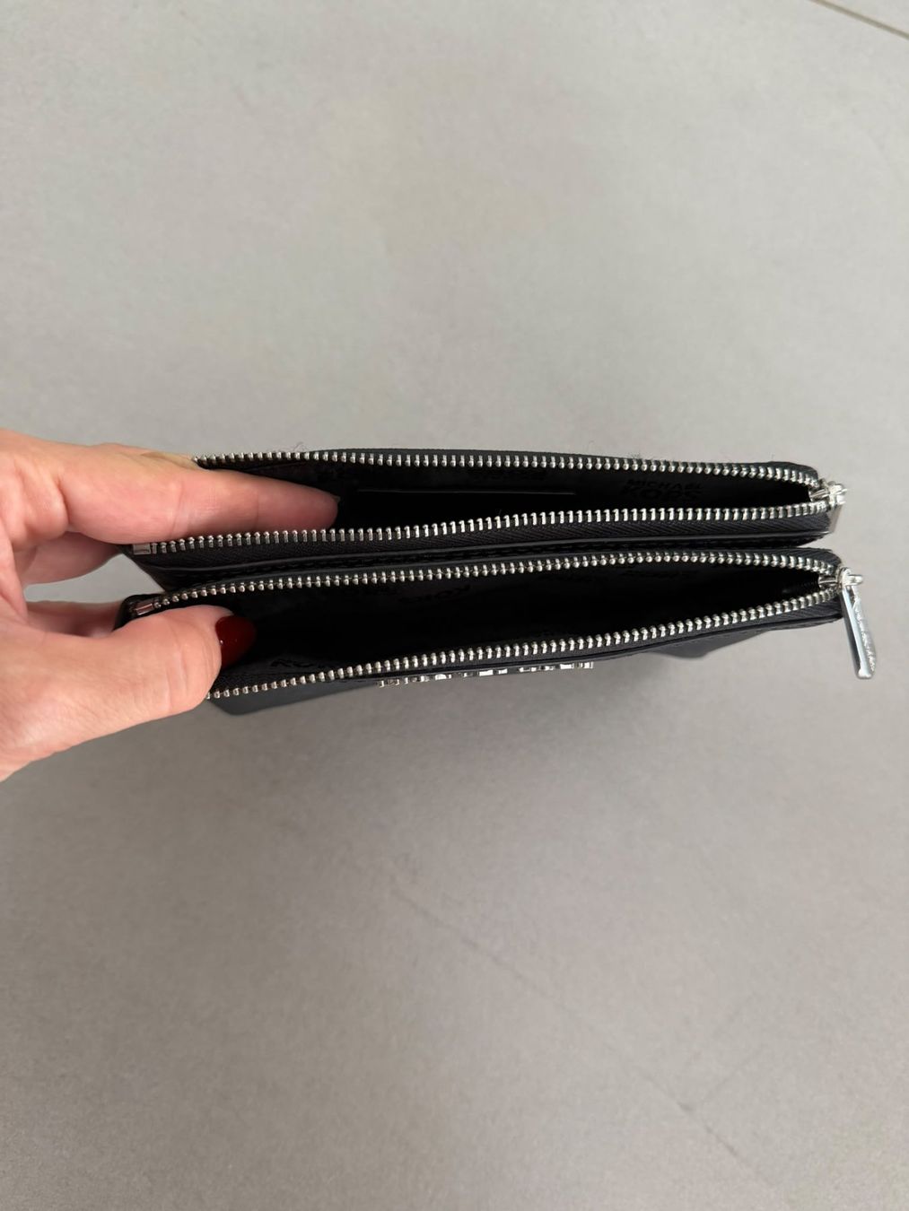 Michael Kors Borse da donna: Pochette Michael Kors nera con zip ottimo stato – Nuovo (secondo la descrizione) da Gudo venduto da Mirkolino92 4