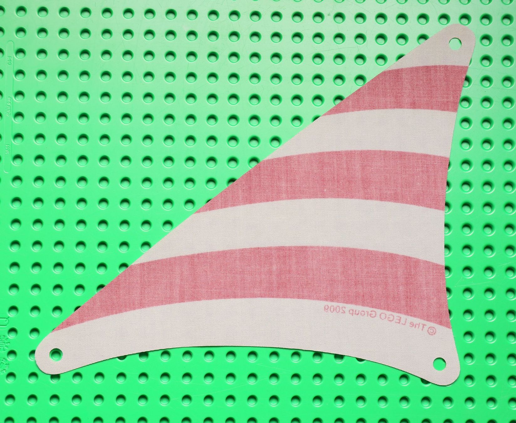 Lego Giocattoli: LEGO® Cloth Sail Triangular 17 x 20 with Red Stripes Patter – Usato da Hettlingen venduto da Scholi99 1