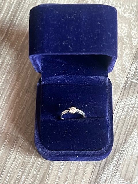 Anelli: 750 Weissgold mit ein Diamanten 0.2ct – Usato da Neerach venduto da romiping
