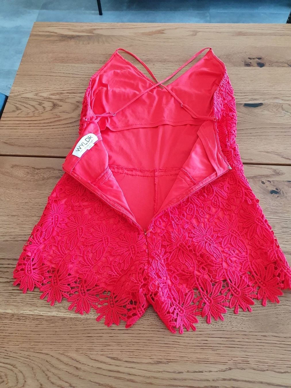 Vestiti: combinaison en dentelle rouge taille 34 – Usato da Cheseaux sur Lausanne venduto da pan_skd5 5