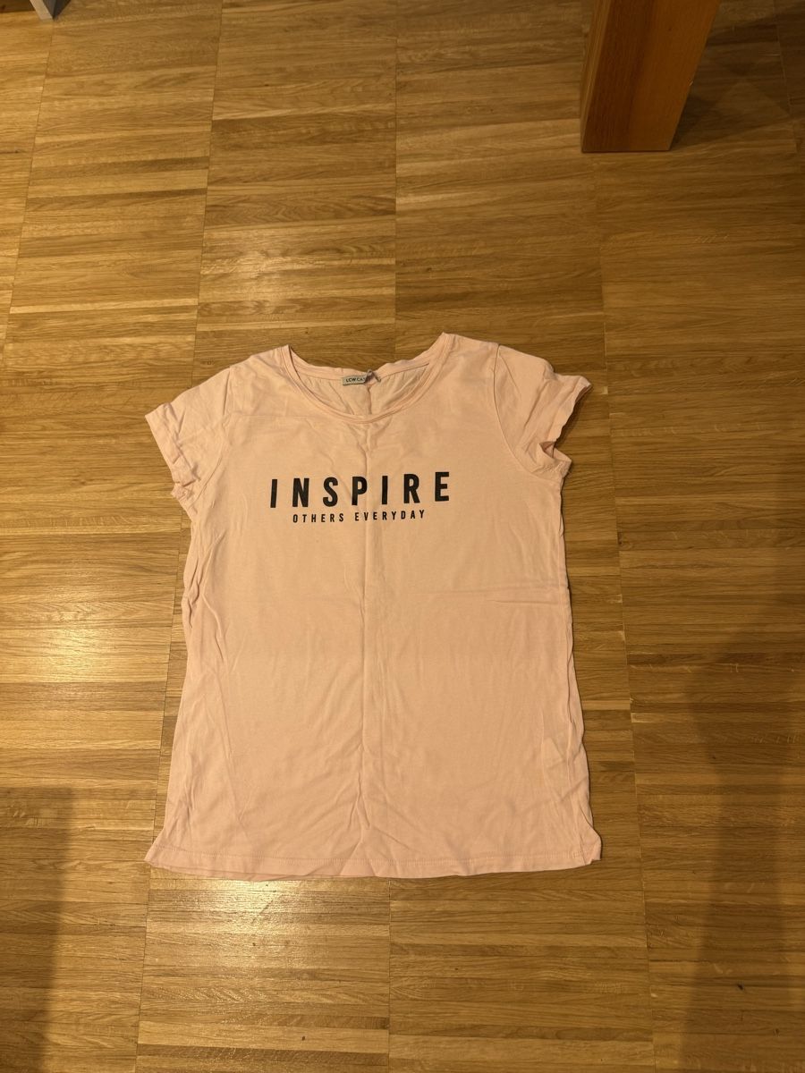 T-Shirts: Pink T-shirt – Gebraucht aus Adliswil von Marjin 1
