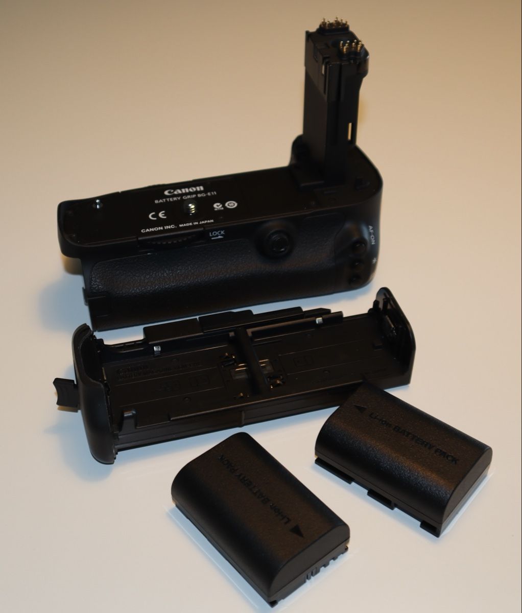 Canon Fotocamera: Canon EOS 5D Mark III Camera Bundle with Flash – Usato da Zug venduto da mhannesb 2