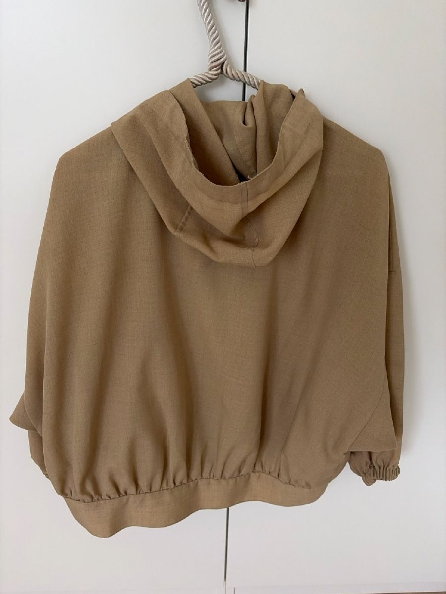 Giacche: Leichte Jacke Beige Kapuze Oversized – Usato da Au ZH venduto da eac_gm25 2