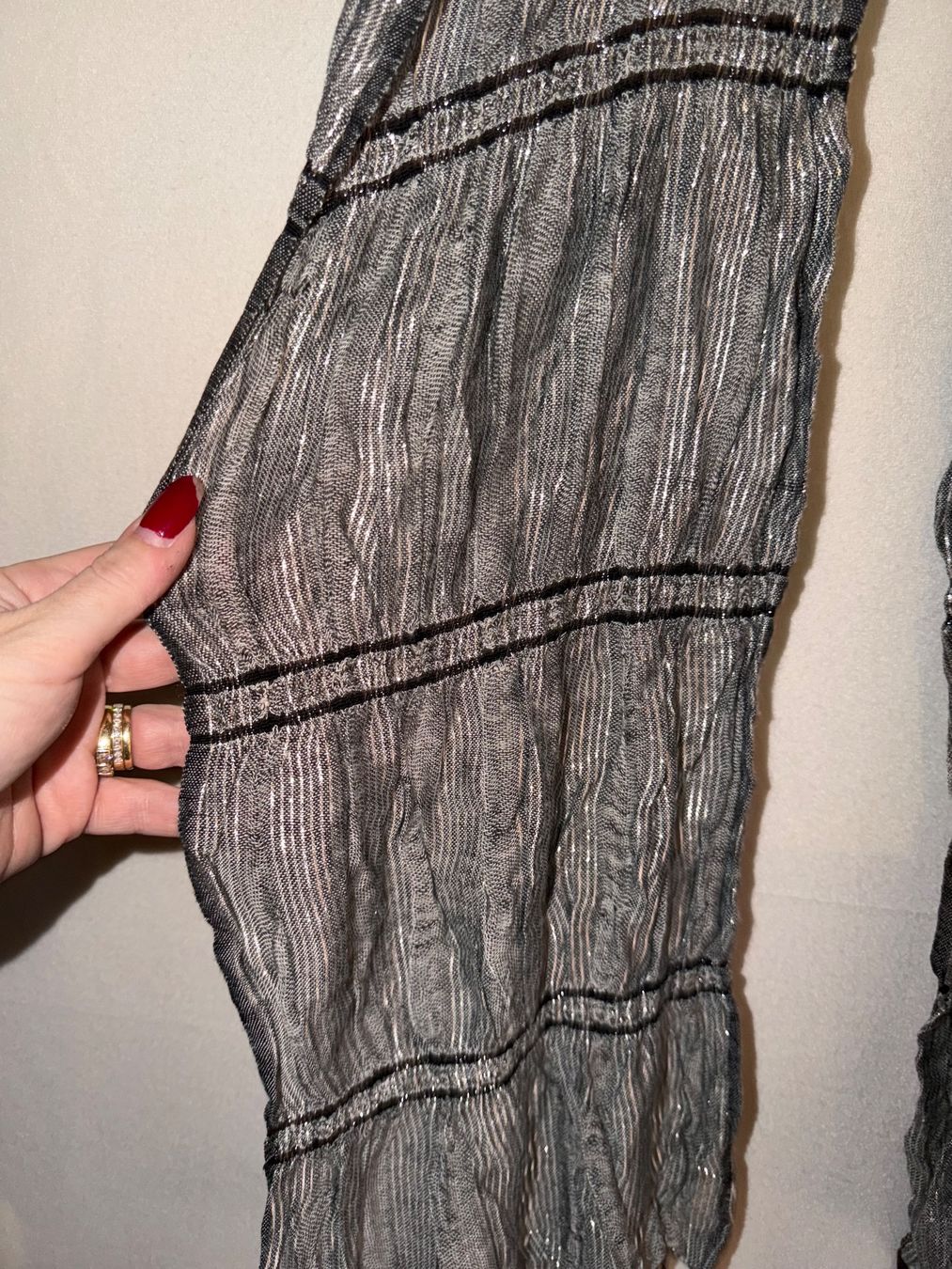 Foulards, Tücher & Schals: Schöner grauer Schal – Gebraucht aus Grosswangen von shoes.bags.and.co 1