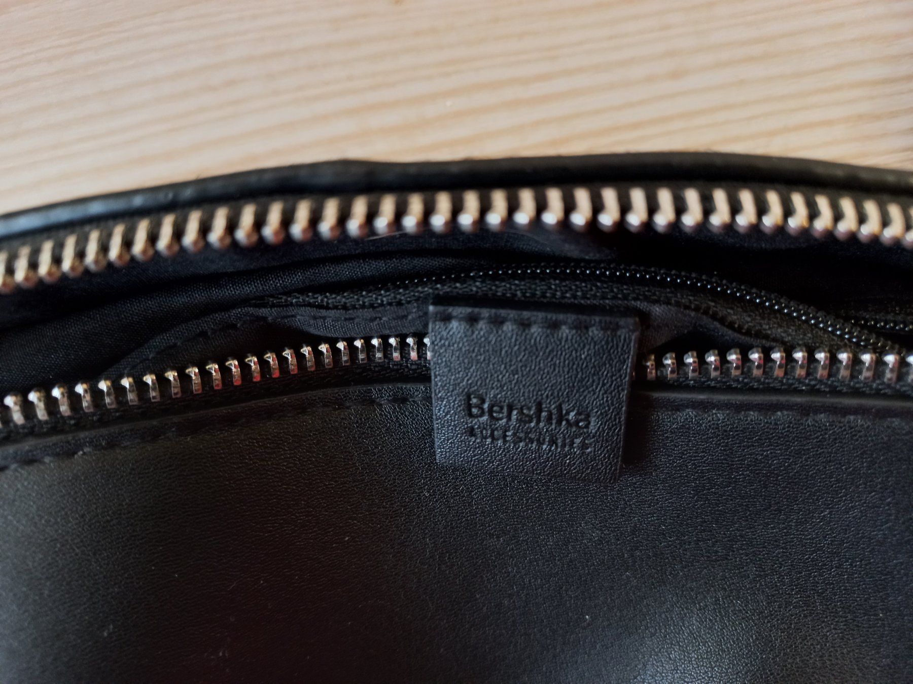 Altro in  Abbigliamento & Accessori: Banane Bershka – Usato da Châtelaine venduto da ing_mb6r 2