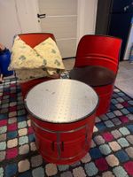 Fassmöbel zwei Hocker mit Tisch rot Sitzmöbel Unikat