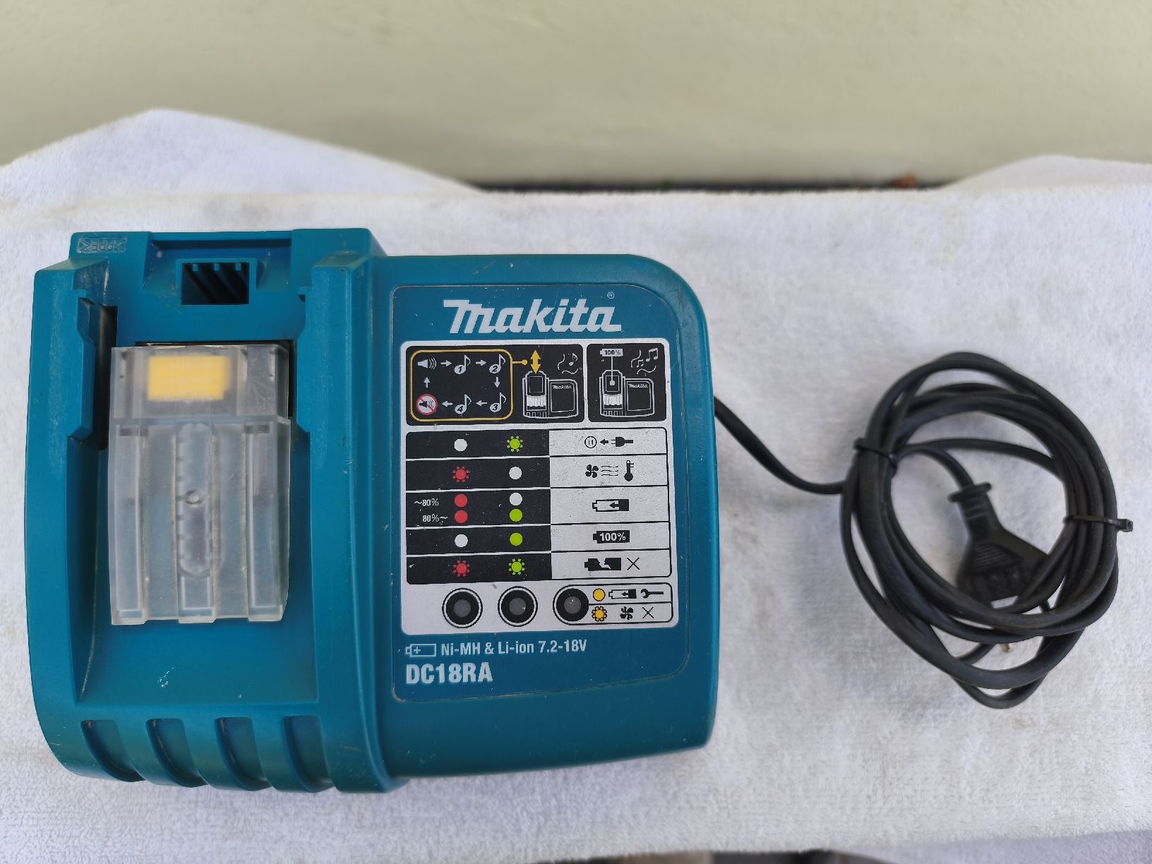 Makita Tutti gli attrezzi: Ladegerät MAKITA  – Usato da Recherswil venduto da Sruscha58