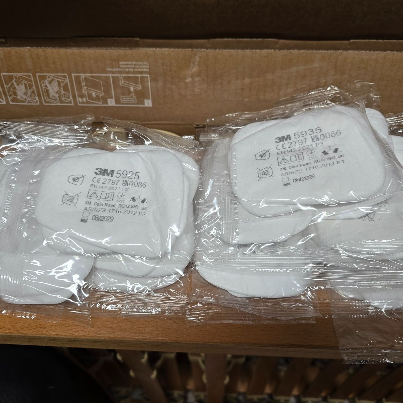 Protezione per viso e udito: Kit 3M 6000 + filtres de rechange – Nuovo e nell'imballaggio originale da Vétroz venduto da SLB-PT 3