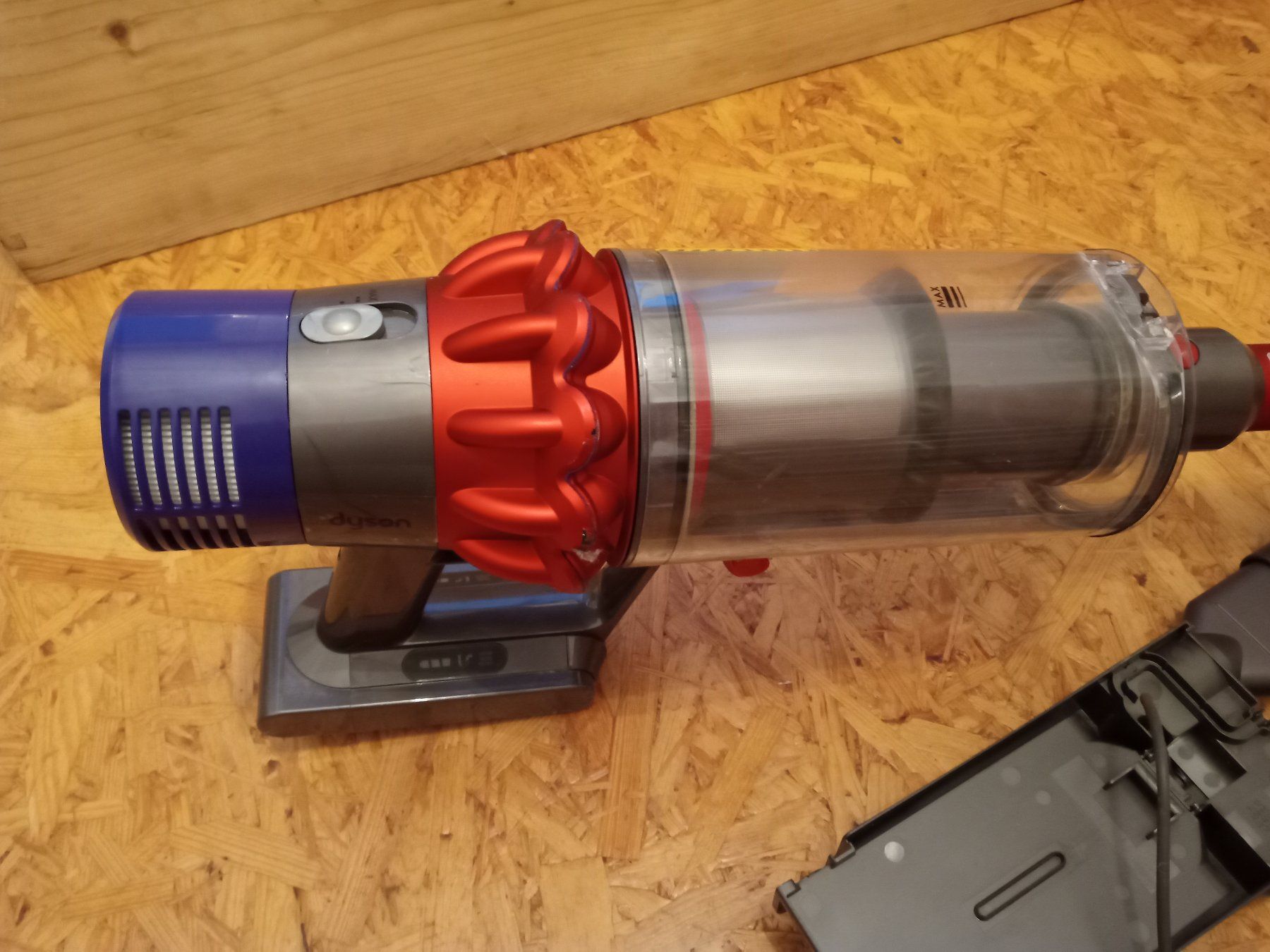 Dyson Staubsauger & Zubehör: Dyson V10 Staubsauger – Gebraucht aus Prez-vers-Siviriez von Monija70 3