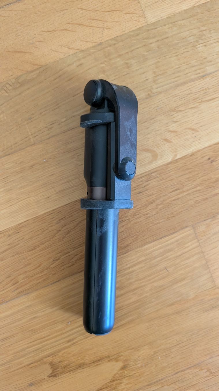 Stative & Stativköpfe: Selfie Stick, tripod 2in1 – Gebraucht aus Burgdorf von Henrikspringbrunn